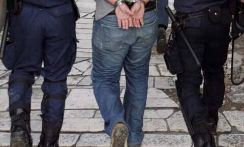 Κρήτη: Μεθυσμένος Αμερικανός πεζοναύτης έκανε χαμό – Χρειάστηκαν 5 αστυνομικοί για να τον συνεφέρουν