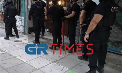 Θεσσαλονίκη: Μεγάλη επιχείρηση της ΕΛΑΣ για εκκένωση κατάληψης στην Εγνατία