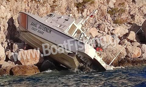 «Θαλασσόλυκοι» οι Τούρκοι: Σκάφος της τουρκικής Ακτοφυλακής προσέκρουσε σε βράχια στην Αττάλεια