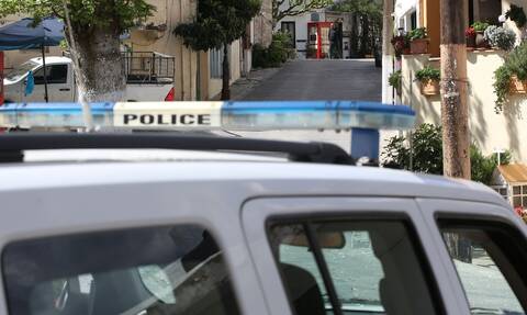 Αναστάτωση στο Ηράκλειο: Σφαίρα καρφώθηκε στο μπάνιο σπιτιού