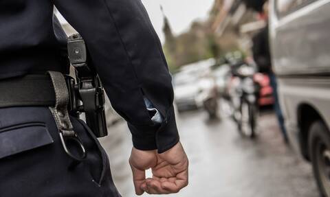 Χειροπέδες σε αστυνομικό για σεξουαλική κακοποίηση ανηλίκων