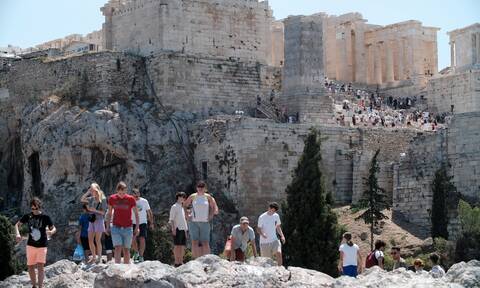 Περισσότεροι από 16.000 τουρίστες κάθε ημέρα στην Ακρόπολη - Πιο νωρίς από ποτέ εφέτος οι επισκέψεις