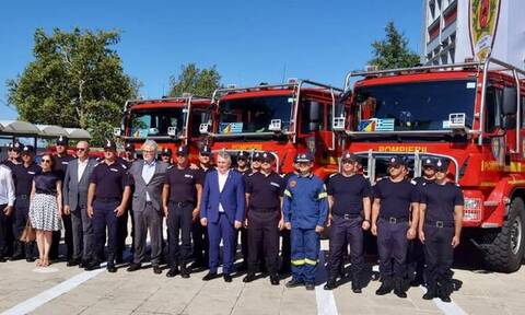Θεσσαλονίκη: Υποδοχή Ρουμάνων πυροσβεστών στο δημαρχείο της πόλης