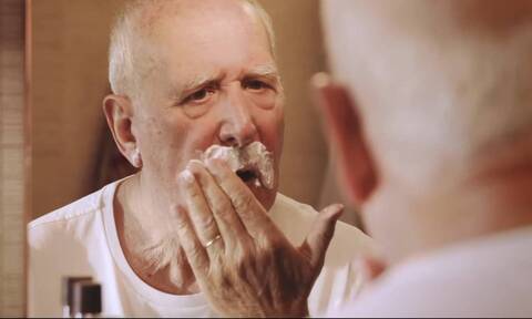 Γιώργος Παπαδάκης: Το trailer του «Καλημέρα Ελλάδα» - «Αυτή μέχρι μουστάκι θα σε βάλει να ξυρίσεις»