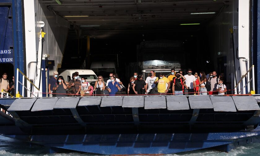 Κυκλάδες: Σπείρα έκλεβε βαλίτσες από πλοία στα λιμάνια – Πώς δρούσαν οι 3 δράστες
