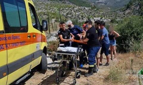 Απίστευτο τροχαίο στη Θάσο: Οδηγός μοτοσικλέτας έπεσε σε γκρεμό 120 μέτρων και επέζησε