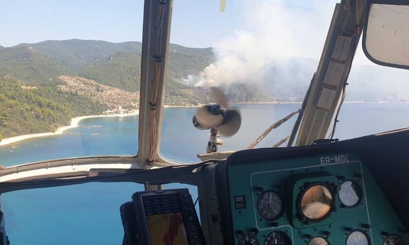 Μαίνεται η φωτιά στο Άγιο Όρος - Ενισχύθηκαν οι δυνάμεις της Πυροσβεστικής