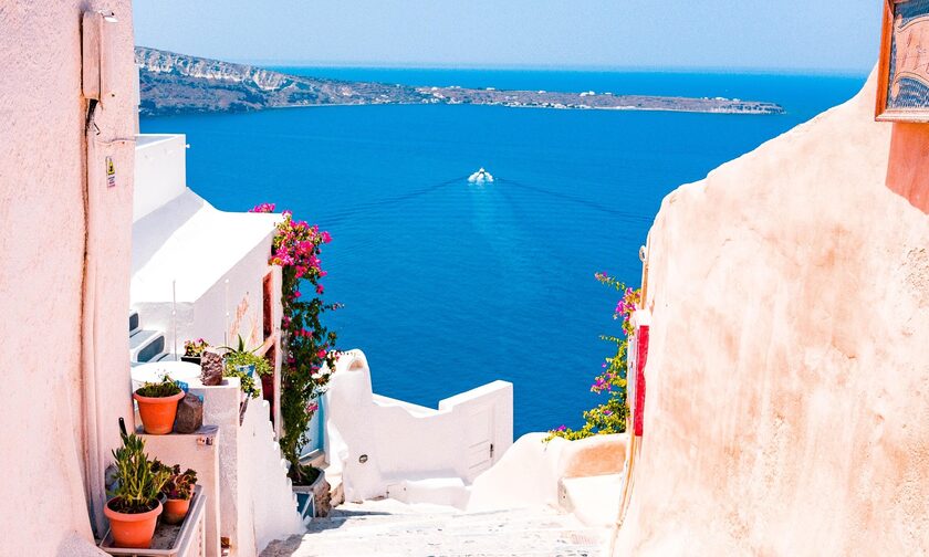 Η Ελλάδα ψηφίστηκε ως «Αγαπημένη Χώρα» στα αμερικανικά ταξιδιωτικά βραβεία «The Trazees» 2022