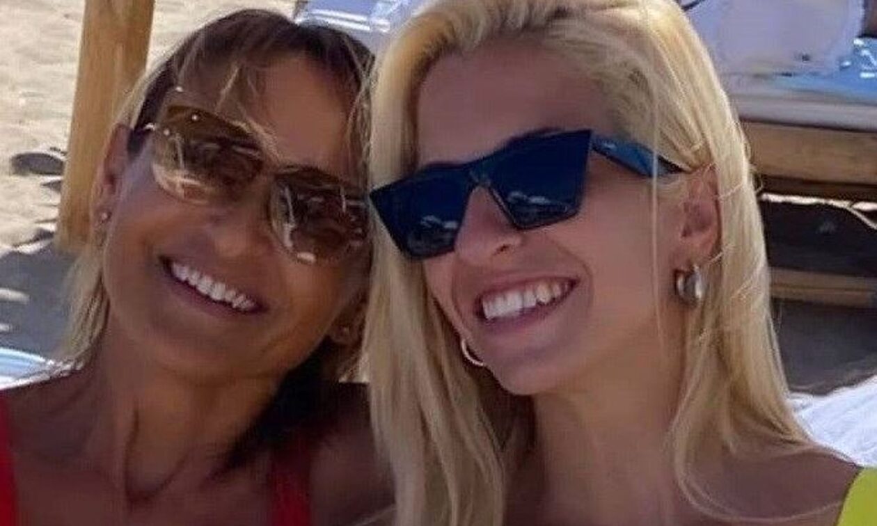 Η ενημέρωση έβαλε τα μπικίνι της - Μαρία Αναστασοπούλου και Μάρα Ζαχαρέα μαζί στην παραλία