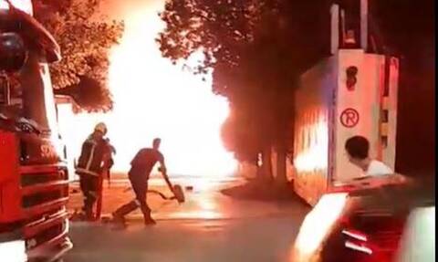 Στις φλόγες η Ελαΐς στην Πειραιώς: Συναγερμός στην Πυροσβεστική