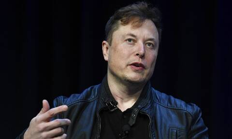 Έλον Μασκ: Πουλάει μετοχές της Tesla με το βλέμμα στον «πόλεμο» με το Twitter