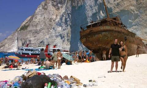 Один из самых живописных пляжей Закинфоса Навагио превратился в мусорную свалку