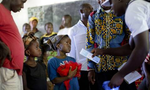 Ελλείψεις εμβολίων κατά του φονικού ροταϊού στην Αφρική - Κινδυνεύουν παιδικές ζωές