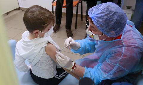 Έρευνα: Μεγαλύτερος ο κίνδυνος για long covid στα παιδιά που δεν έχουν εμβολιαστεί