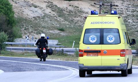 Σέρρες: Τροχαίο με μία νεκρή και δύο τραυματίες – Αυτοκίνητο «καρφώθηκε» σε πινακίδα