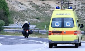 Σέρρες: Τροχαίο με μία νεκρή και δύο τραυματίες – Αυτοκίνητο «καρφώθηκε» σε πινακίδα