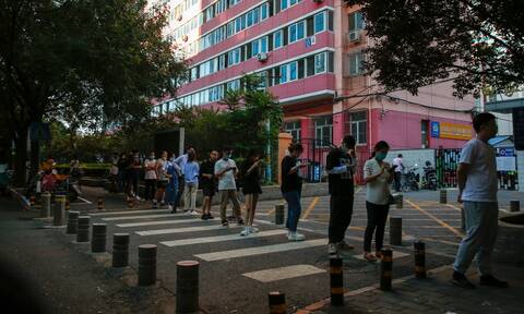 Κίνα: Κίτρινος κωδικός για όσους δεν έχουν διαγνωστικό τεστ επτά ημερών στη Σανγκάη