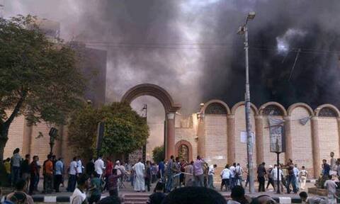 Τραγωδία στην Αίγυπτο: Τουλάχιστον 41 νεκροί από φωτιά που ξέσπασε σε Κοπτική εκκλησία
