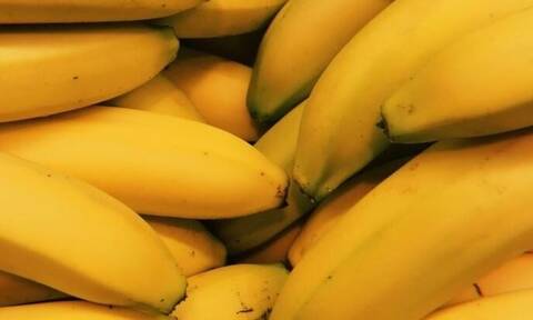 Κι όμως, ξεφλουδίζουμε λάθος τη μπανάνα: Αυστραλή αρτοποιός προτείνει «κάντε το όπως οι μαϊμούδες»