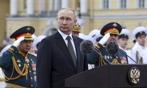 Πούτιν: Ανοησία οι προσπάθειες κάποιων να ακυρώσουν τη Ρωσία