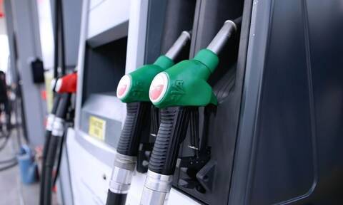 Πόσο θα κρατήσει η αποκλιμάκωση στην τιμή της βενζίνης