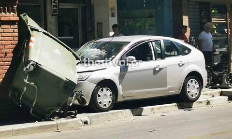 Σοβαρό τροχαίο στη Θεσσαλονίκη: Οδηγός έχασε τον έλεγχο του αυτοκινήτου και καβάλησε το πεζοδρόμιο
