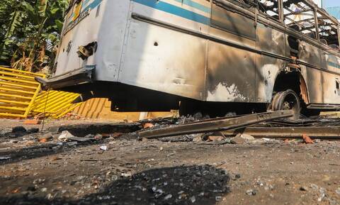 Νεκροί έξι επιβάτες λεωφορείου μετά από έκρηξη