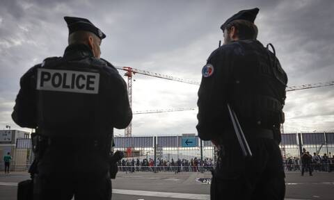 Γαλλία: 30.000 ένοπλοι θα περιπολούν στο σκοτεινό Παρίσι