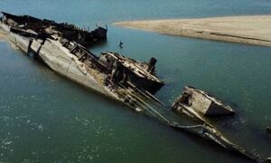 Σερβία: Η στάθμη του Δούναβη έπεσε και εμφανίστηκαν γερμανικά πολεμικά πλοία του 1944 (vid)