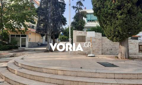 Θεσσαλονίκη: Το άγαλμα του Παύλου Μελά «έφυγε» και άφησε σημείωμα