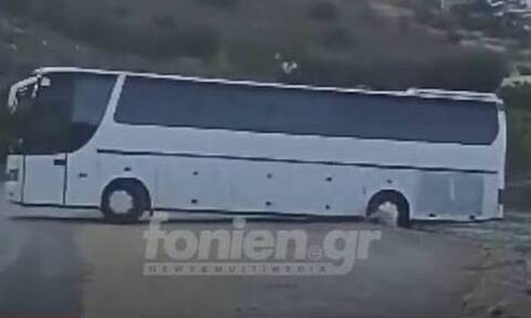 Κρήτη: Tουριστικό λεωφορείο παραλίγο να πέσει στη θάλασσα (vid)