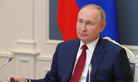 Путин поздравил граждан с Днем Государственного флага