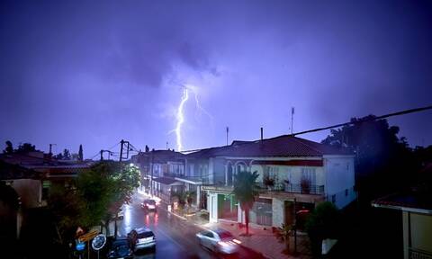 Κακοκαιρία: Αποφύγετε τις άσκοπες μετακινήσεις - Πού θα σημειωθούν καταιγίδες τις επόμενες ώρες