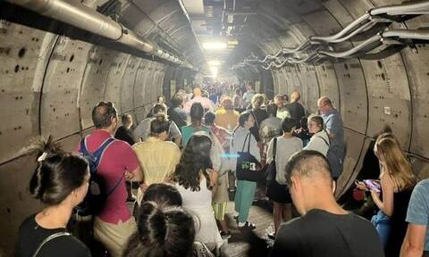 Μάγχη: Επιβάτες εγκλωβίστηκαν για πέντε ώρες στη σήραγγα - «Ήταν σαν ταινία καταστροφής»