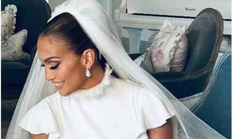 Jennifer Lopez: Τα τρία εντυπωσιακά νυφικά που επέλεξε για τον γάμο της με τον Ben Affleck