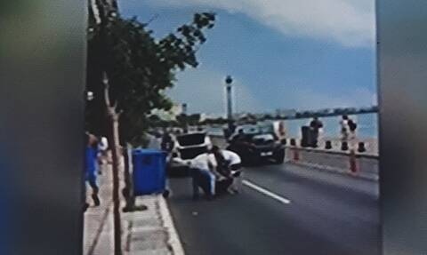 Θεσσαλονίκη: Άρπαξαν χρηματοκιβώτιο από διαμέρισμα - Τους έπεσε από τα χέρια στην μέση του δρόμου