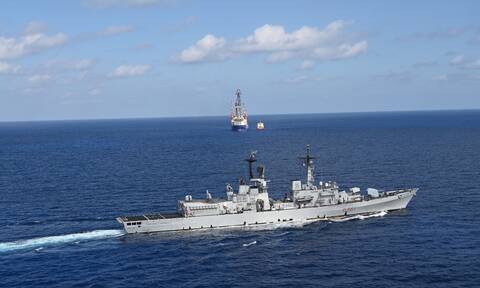 Κυπριακή ΑΟΖ: Ιταλικό πολεμικό πλοίο πλησίασε το γεωτρύπανο της ΕΝΙ