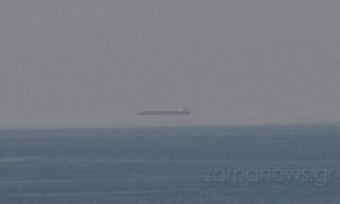 Χανιά: Πλοίο «αιωρείται» πάνω από τη θάλασσα - Η Fata Morgana εμφανίστηκε ξανά