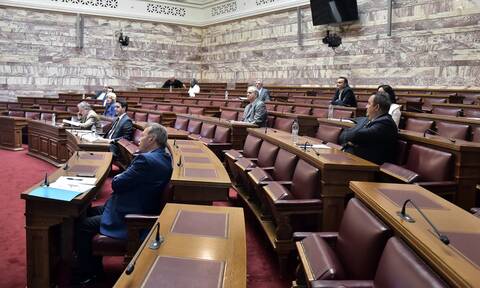 Βουλή: Συνεδριάζει η επιτροπή Θεσμών για τις παρακολουθήσεις - Υπόδειξη να γίνει χωρίς κινητά