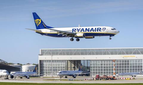 Η Ryanair κλείνει τις βάσεις της στην Αθήνα για τον χειμώνα