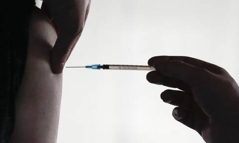 Ευρωπαϊκός Οργανισμός Φαρμάκων: «Άνοιξε» ο δρόμος για τα επικαιροποιημένα εμβόλια κατά της Όμικρον