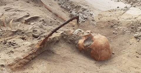 Πολωνία: Απίστευτο εύρημα σε νεκροταφείο - Κλείδωσαν τον νεκρό για να μη γίνει... «βρυκόλακας»