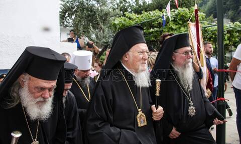 Στη Θάσο ο Οικουμενικός Πατριάρχης Βαρθολομαίος - Δείτε εικόνες και βίντεο από την άφιξη
