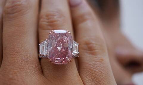 Εν αναμονή νέου ρεκόρ για ένα εκθαμβωτικό ροζ διαμάντι σε δημοπρασία