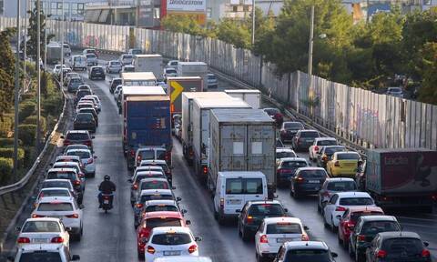 Κίνηση στους δρόμους: Με δυσκολία η κυκλοφορία των οχημάτων - Πού παρατηρούνται προβλήματα