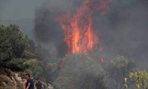 Φωτιά τώρα: Μεγάλη πυρκαγιά στα Κύθηρα