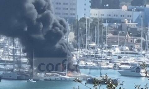 Κέρκυρα: Φωτιά σε σκάφος που βρίσκεται δεμένο στη Μαρίνα