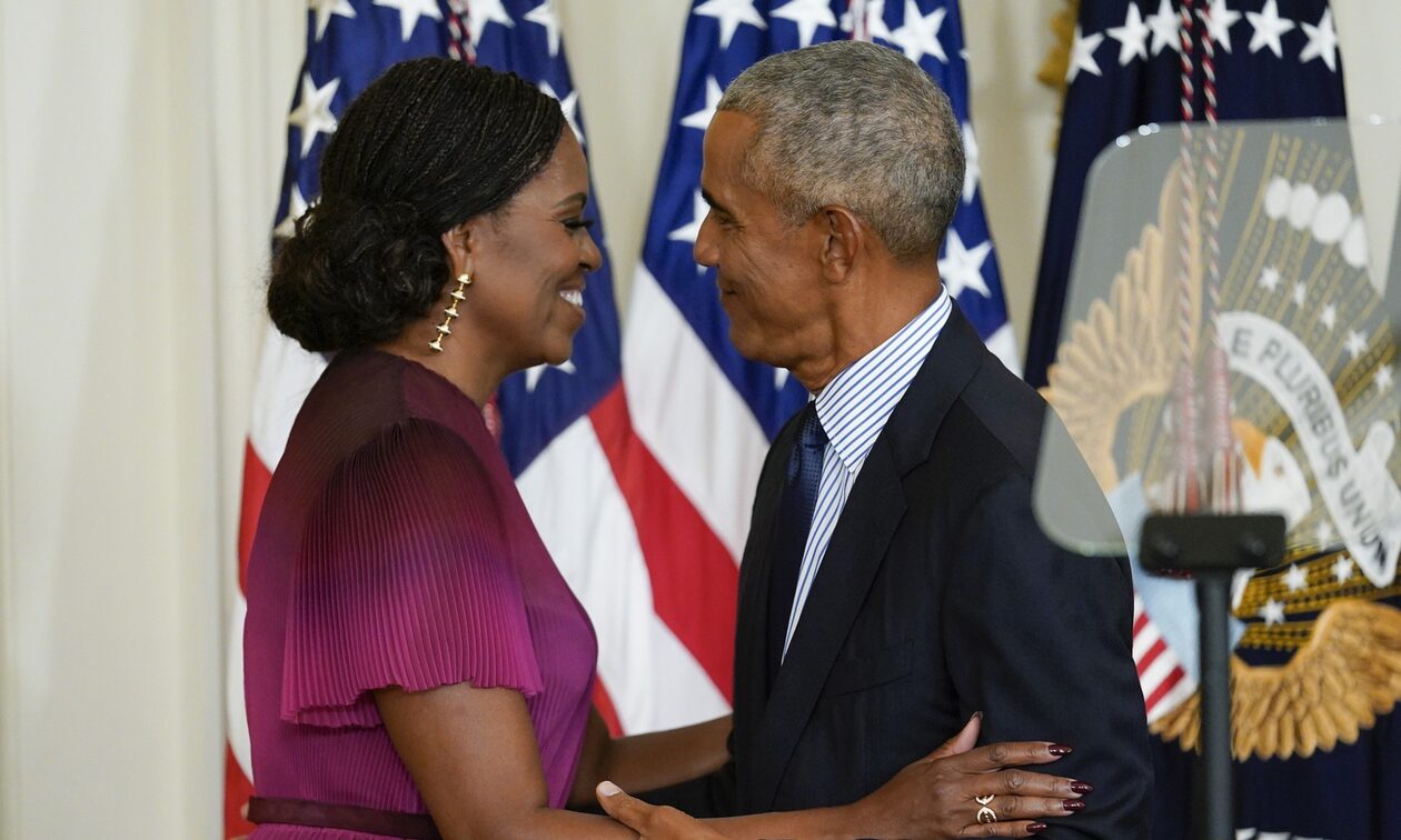ΗΠΑ: Επέστρεψαν στον Λευκό Οίκο ο Μπαράκ και η Μισέλ Ομπάμα