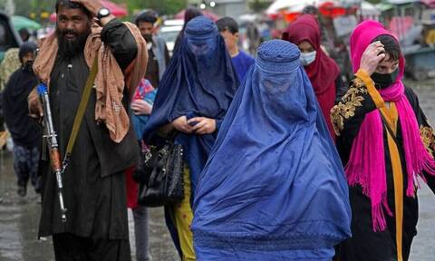 Αφγανιστάν: Κραυγή αγωνίας από τις γυναίκες - «Οι Ταλιμπάν μας εξαφανίζουν»