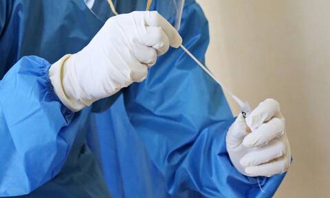 Λινού στο Newsbomb.gr: «Επικίνδυνο κοκτέιλ η γρίπη και ο κορονοϊός - Να εμβολιαστούμε όλοι»
